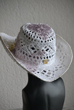 FEDORA 'TENDER BLOOM'