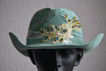 FEDORA 'TURQUOIS MAJESTY'