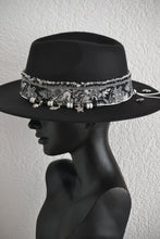 FEDORA 'SILVER FLOWER'