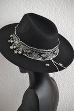 FEDORA 'SILVER FLOWER'