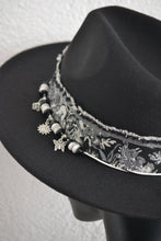 FEDORA 'SILVER FLOWER'