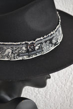 FEDORA 'SILVER FLOWER'