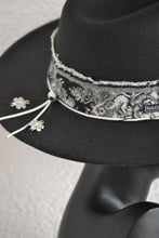 FEDORA 'SILVER FLOWER'