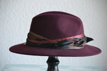 FEDORA 'BORDEAUX OBSIDIAN'