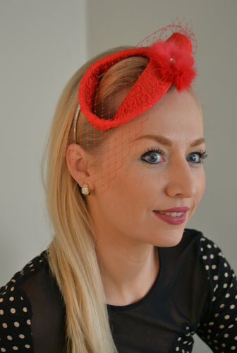 Fascinator/tiara 'LOVERDOSE RED'