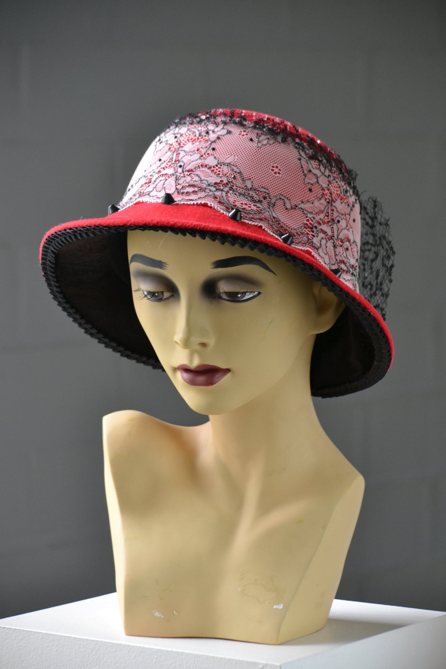 Cloche hat 'DENTELLE'